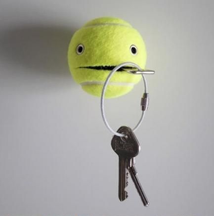 Симпатичный держатель из теннисного мячика