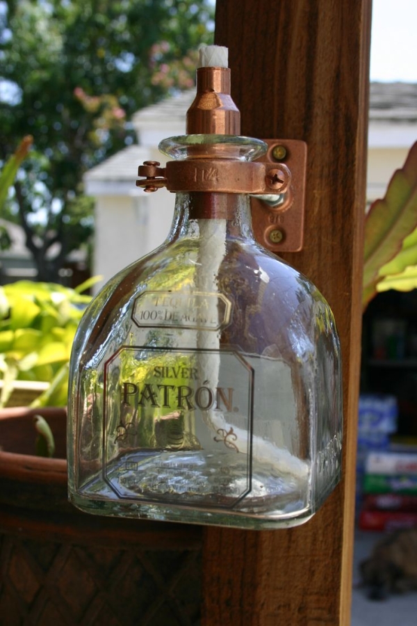 Керосиновая лампа-факел из винной бутылки