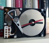 Настольные часы из старого HDD диска