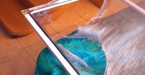 Как заменить москитную сетку на пластиковой рамке своими руками